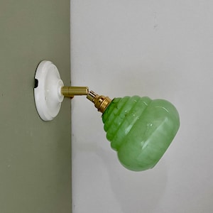 Vintage tulip wall lamp in mint green Clichy glass