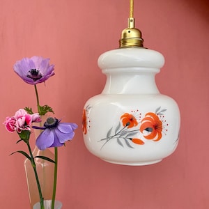 Lámpara colgante vintage de globo opalino con diseños de flores naranjas