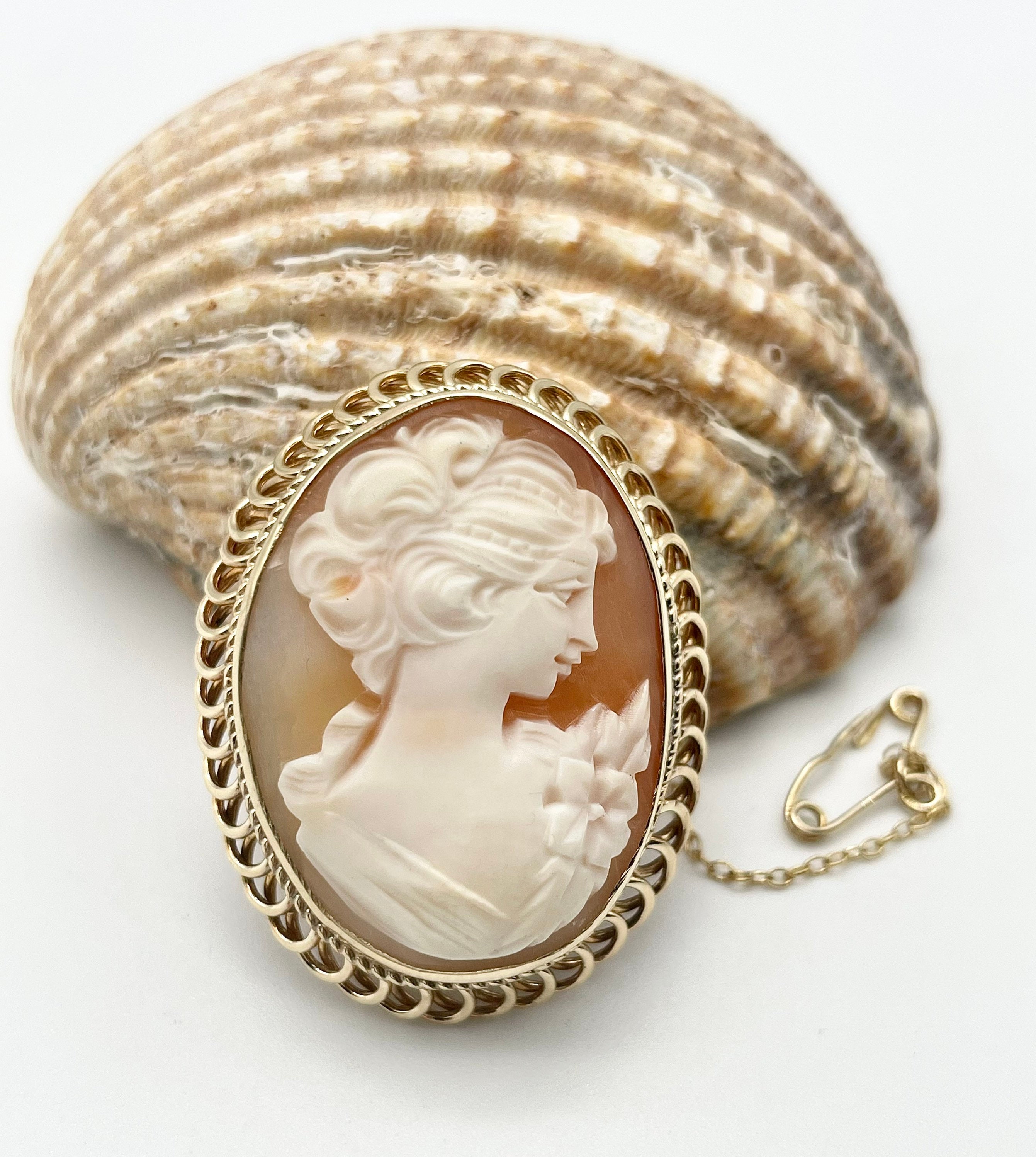 Vintage 9ct Gold Cameo Brooch, Solid Gold, Beautiful Design