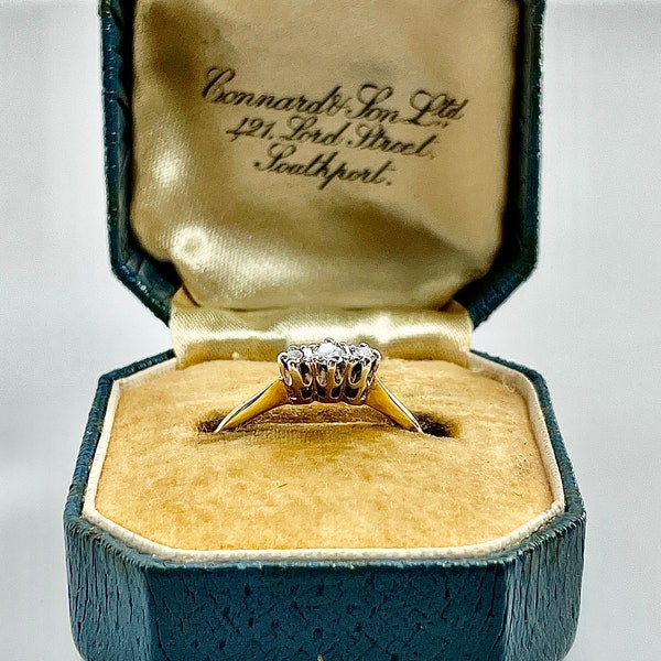 Vintage 18ct Gold Diamond 3 Stone, Slimline Engagement Ring. REAL diamonds, ap 0.15cts.  Hallmarked,