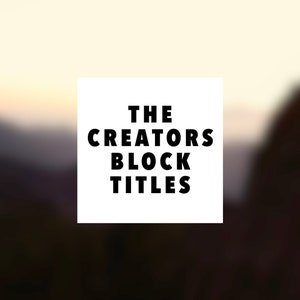Könnte beinhalten: Ein weißes Quadrat mit dem Text "THE CREATORS BLOCK TITLES" in fetten, schwarzen Buchstaben. Der Hintergrund ist ein verschwommenes Bild einer Bergkette bei Sonnenuntergang.