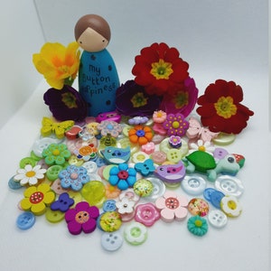 Springtime Mixed Button Bag. 40grams of buttons, flowers, charms, and flat backs. Divine.