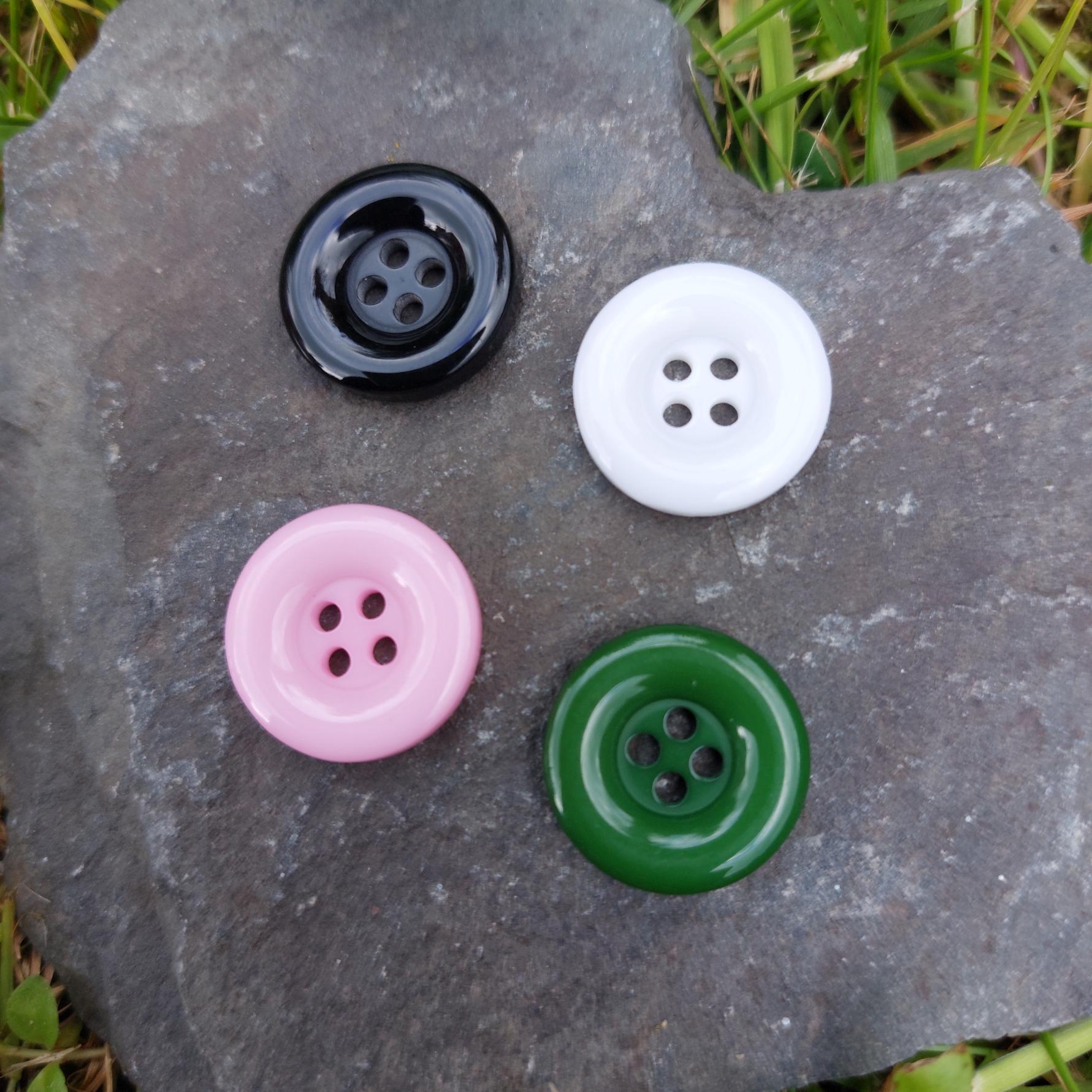18mm Chunky Ridged Shiny 4 Hole Button. 12 Different Colours and ...