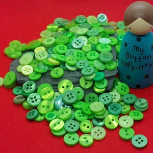 SALE* Set kleine groene knopen. 8 mm-12 mm. 50 g