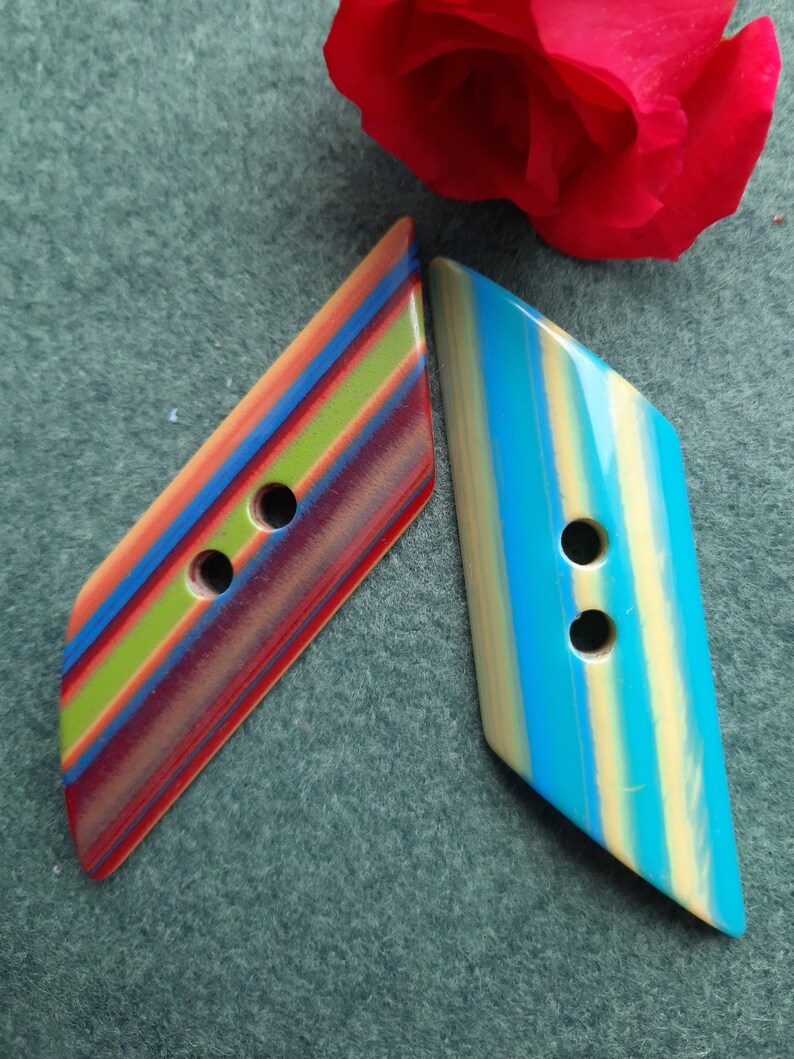 52mm Sensational Parallelogram Toggle Blues or Reds.