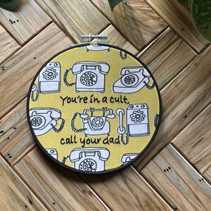 Du bist in einem Kult, nenne deinen Dad Embroidery Hoop