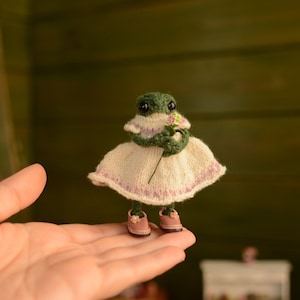 Knitted frog Fanny Fisher Made to order