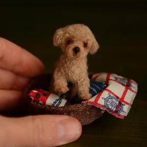 Realistic Puppy in the basket Dollhouse Miniature, Pet Lover&#39;s Mini Dog Figurine for Dollhouses