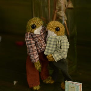 Cute Toad and Frog OOAK Figurine - Handcrafted Nature Decor, Unique Gift Idea, Knitted Frog and Toad