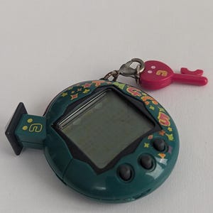 Bandai Tamagotchi V5 Familitchi Connection Version 5 TMGC 5 Interaktivt Elektroniskt Husdjur Asien Oceanien Exklusivt Sällsynt Virtuellt Husdjur bild 9