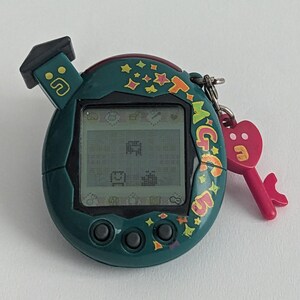 Bandai Tamagotchi V5 Familitchi Connection Version 5 TMGC 5 Interaktivt Elektroniskt Husdjur Asien Oceanien Exklusivt Sällsynt Virtuellt Husdjur bild 3