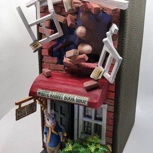 Book Nook inspired by Alice in Wonderland