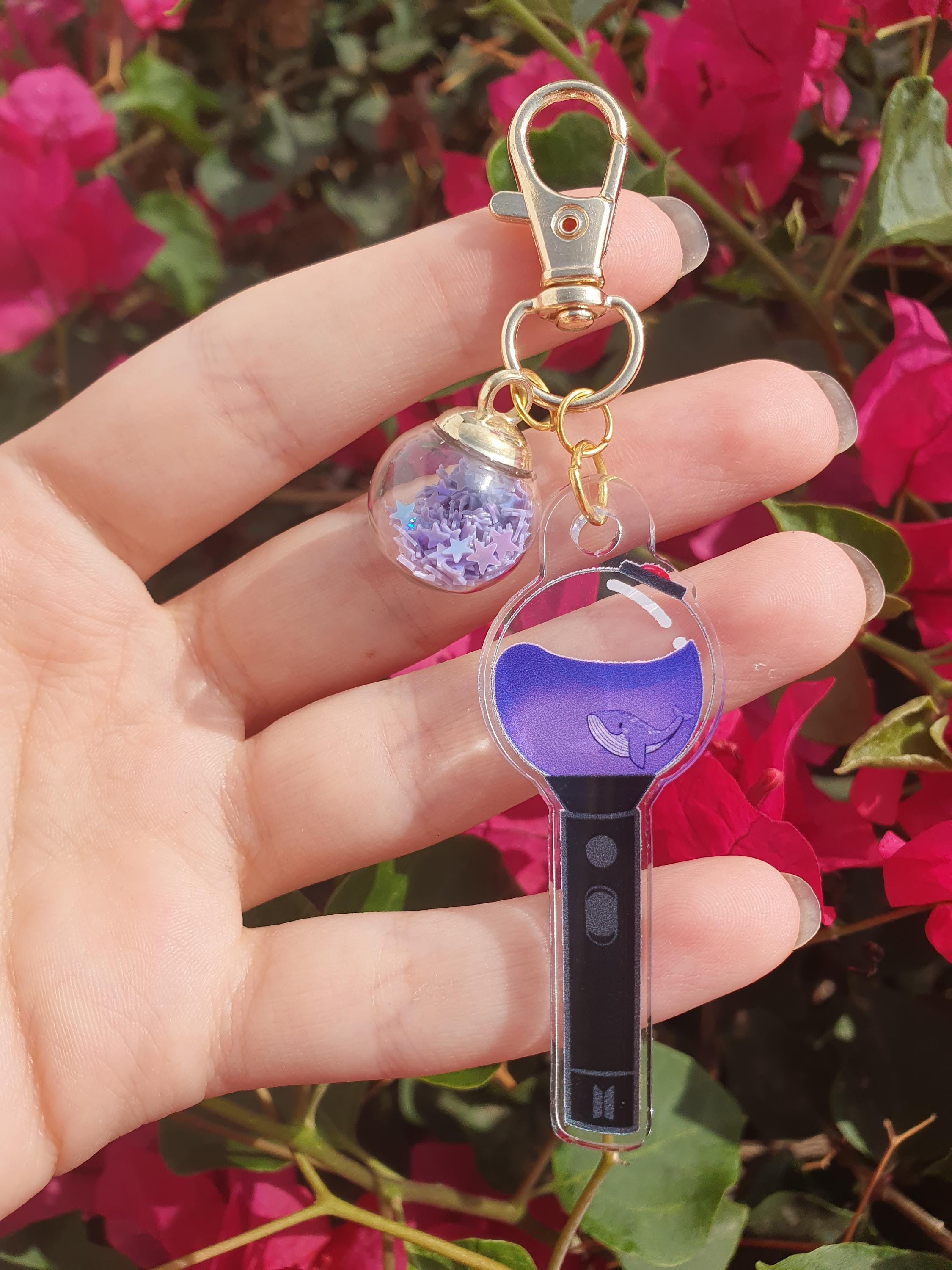 BTS JIMIN 着用★15wol★Camellia Flower Keyring BTS Lightstick Keychain With Shaker Charme - Etsy