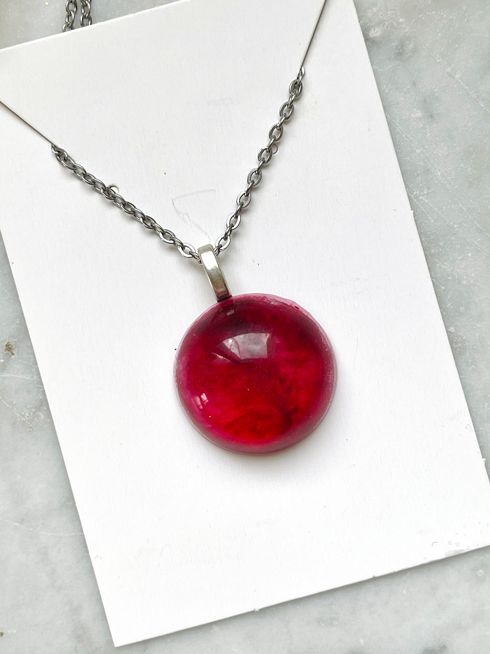 Collier rouge de pleine lune | Etsy