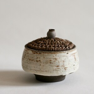 Handmade Cream Tiny jewelry box with Pine needle lid | Pottery lidded jar | Japanese style Pottery