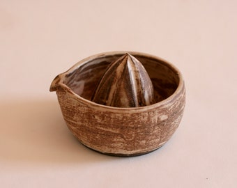 Brown Ceramic Juicer | Pottery Citrus Juicer bowl | Lemon Squeezer