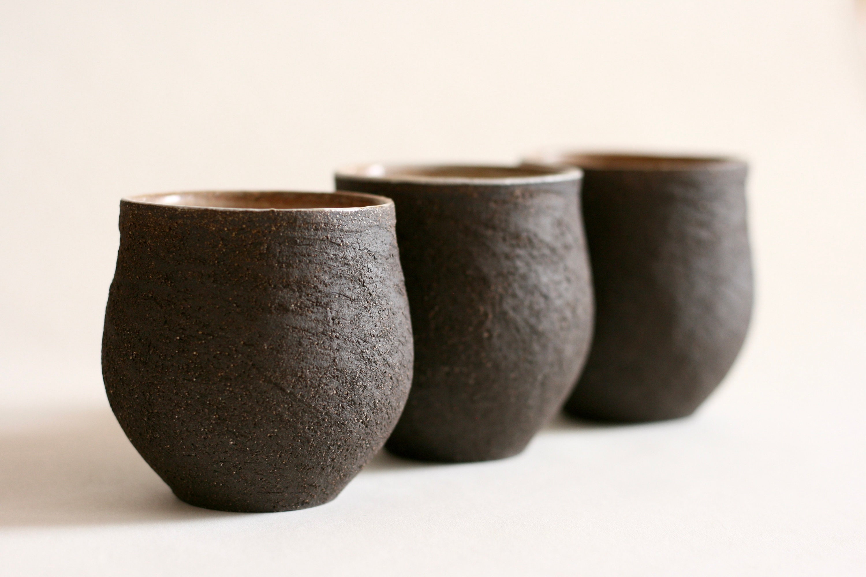 黒色陶器の手作りカップ 手作りの黒陶器カップ | 丸い陶器カップ | 和風陶器 - Etsy 日本