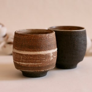Juego de dos vasos de cerámica hechos a mano / Taza de estilo japonés / Taza Yunomi