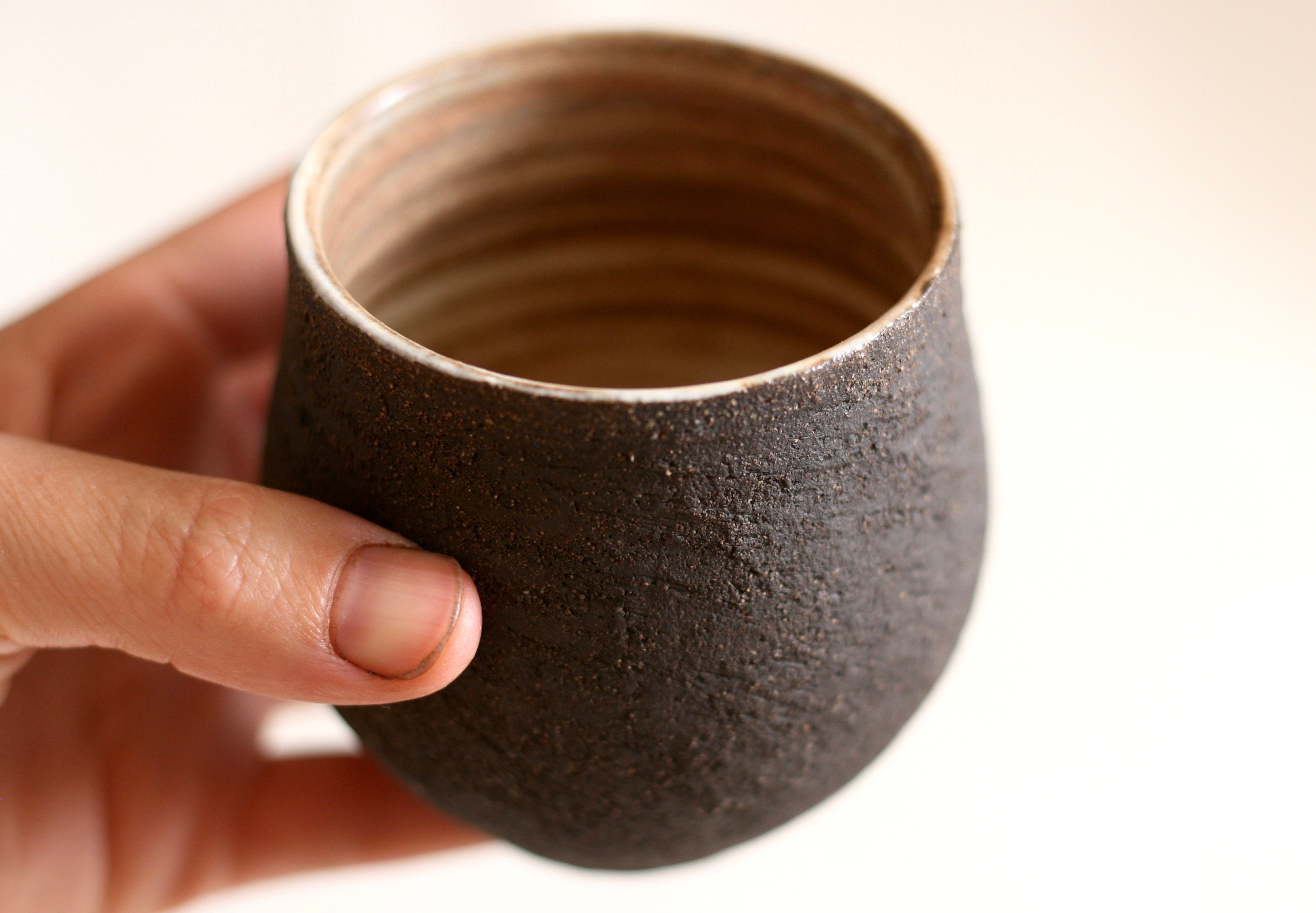 手作りの黒陶器カップ | 丸い陶器カップ | 和風陶器 - Etsy 日本