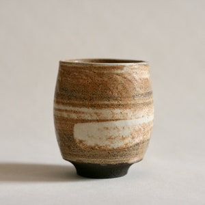 Taza de cerámica marrón crema hecha a mano / Taza Yunomi / Vaso estilo japonés