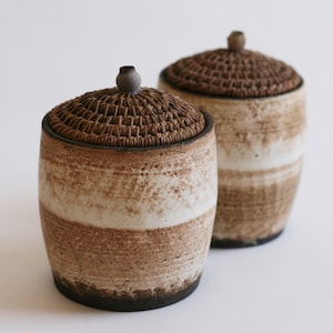 Pottery jar with Pineneedle lid | lidded ceramic container | Japanese style pottery