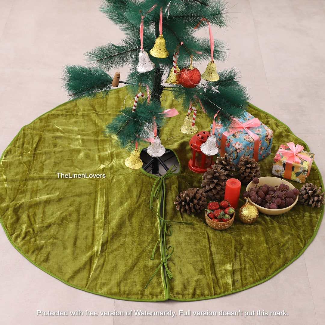 50% Off Code: No Code ,use The Coupon PLTCAT Christas Tree Skirt, 48 Inches Red Luxury Velvet Plush Fur Skirts With Snowflake And Gold Holly Leaf For Rustic Xas Tree, Indoor/Outdoor Christas