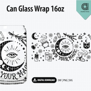 Puede incluir: Un diseño de descarga digital en blanco y negro para una envoltura de vaso de lata de 473 ml. El diseño presenta una luna creciente con un ojo en su interior, rodeado de estrellas, cristales, un caldero, un gato y el texto "Own Your Magic".