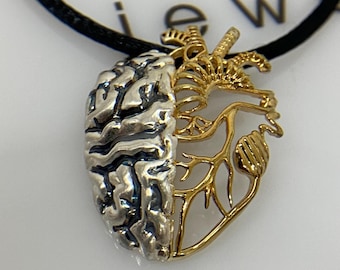 Colgante anatómico de corazón y cerebro – Joyería médica artesanal – Regalo para médicos, neurocientíficos y psicólogos – Equilibrio entre mente y corazón