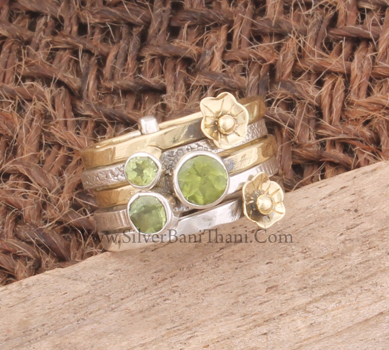 Peridot Silver Spinner Ring 925 Sterling Zilver & Messing Peridot Spinner Ring Handgemaakte Flower Band Ring Getextureerde Band Ring Boho Duimringen afbeelding 5