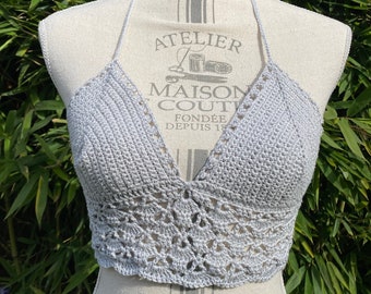 Crop top crochet 100 % fait main coton oeko-tex gris clair et fil d'argent taille XS, S, idée cadeau