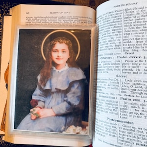 Saint Therese of the Child Jesus and of the Holy Face laminated holy card