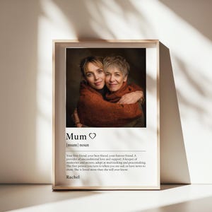 A colour photo with a description of 'Mum' and customisable name below, presented in an Oak frame.