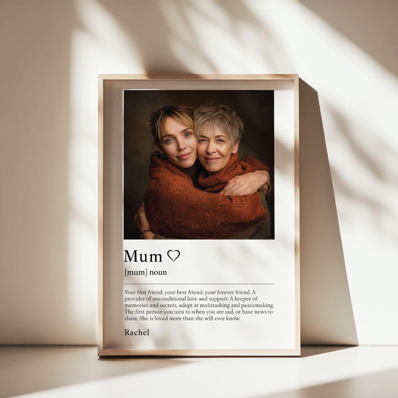 A colour photo with a description of 'Mum' and customisable name below, presented in an Oak frame.