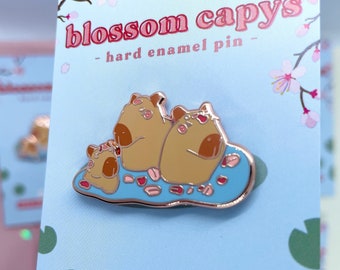 Blüte Capybara Pin | Hard Emaille Pin | Rotgold | Capy Pin | Kawaii Pin Set Anstecker | Süßer Pin