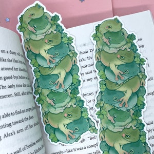 Marcador de pila de ranas / Arte de ranas / Marcador lindo / Laminado / Libro Cottagecore / Amantes de los libros / Papelería de ranas / Ranas de lectura imagen 5