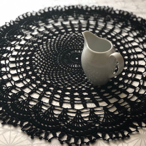 Crochet noir noir doily Crochet fait à la main