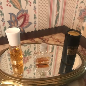 Tres raros frascos de perfume antiguos en miniatura