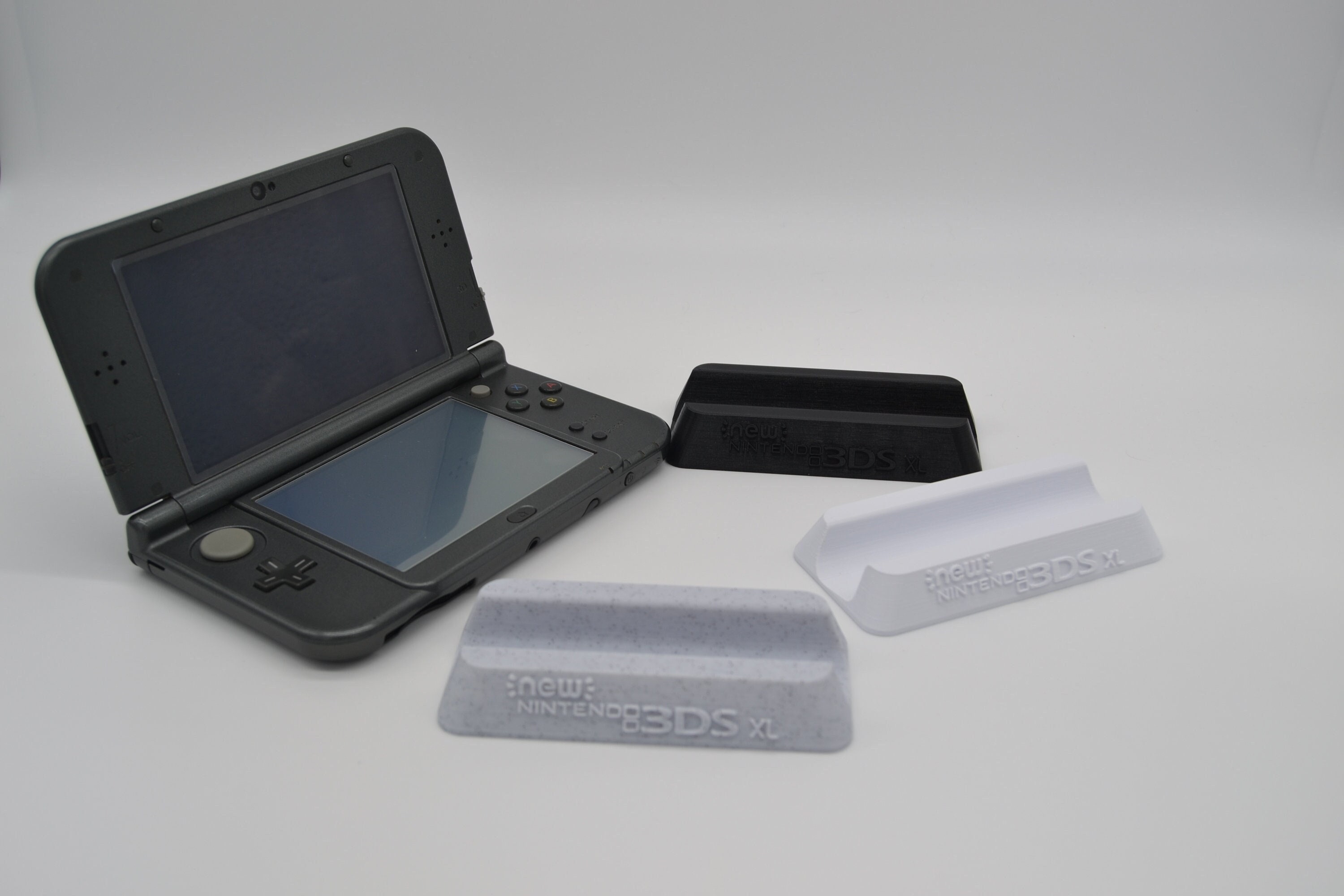 32GB USA eShop Nintendo 3DS Black Console Charger & Stylus