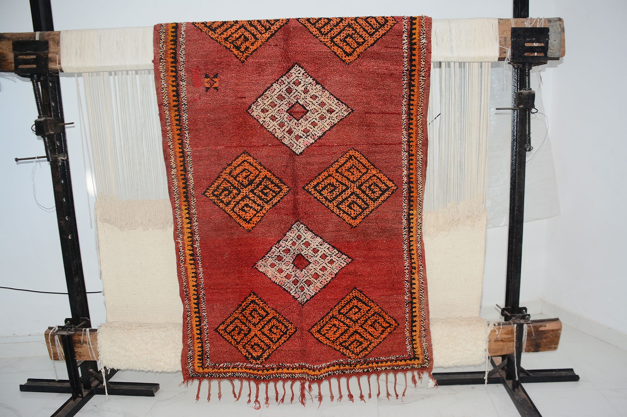 Tapis Vintage Medium - Tapis Marocain Tapis de Zone Boujaad Fait à La Main Rouge 4.2x7 Authentique