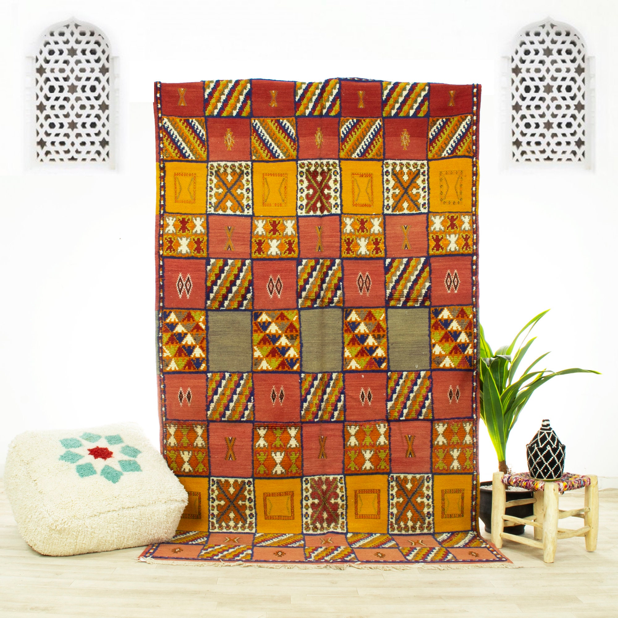 Vintage Medium Rug - Tapis Marocain Tapis de Zone Beni Mguild Fait à La Main Rouge 4.9x8.5 Kilim