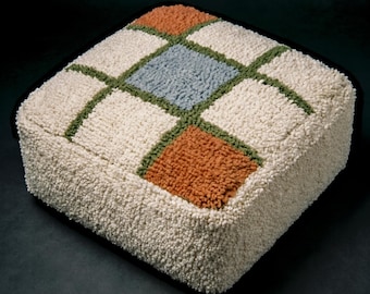Puf cuadrado de lana marroquí en verde, óxido y azul, cojín de suelo y reposapiés hecho a mano.