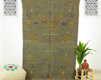 Grauer Marokkanischer Kelim Teppich Flach gewebt Aus Marokkanischer Wolle Teppich mit einem Berber Kelim Geometrische Muster