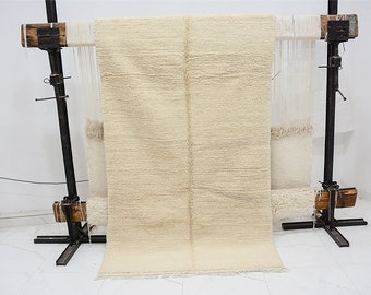 Handwoven Ivory Beni Ourain Rug: Authentic Moroccan Wool Rug (4.7x8 ft)