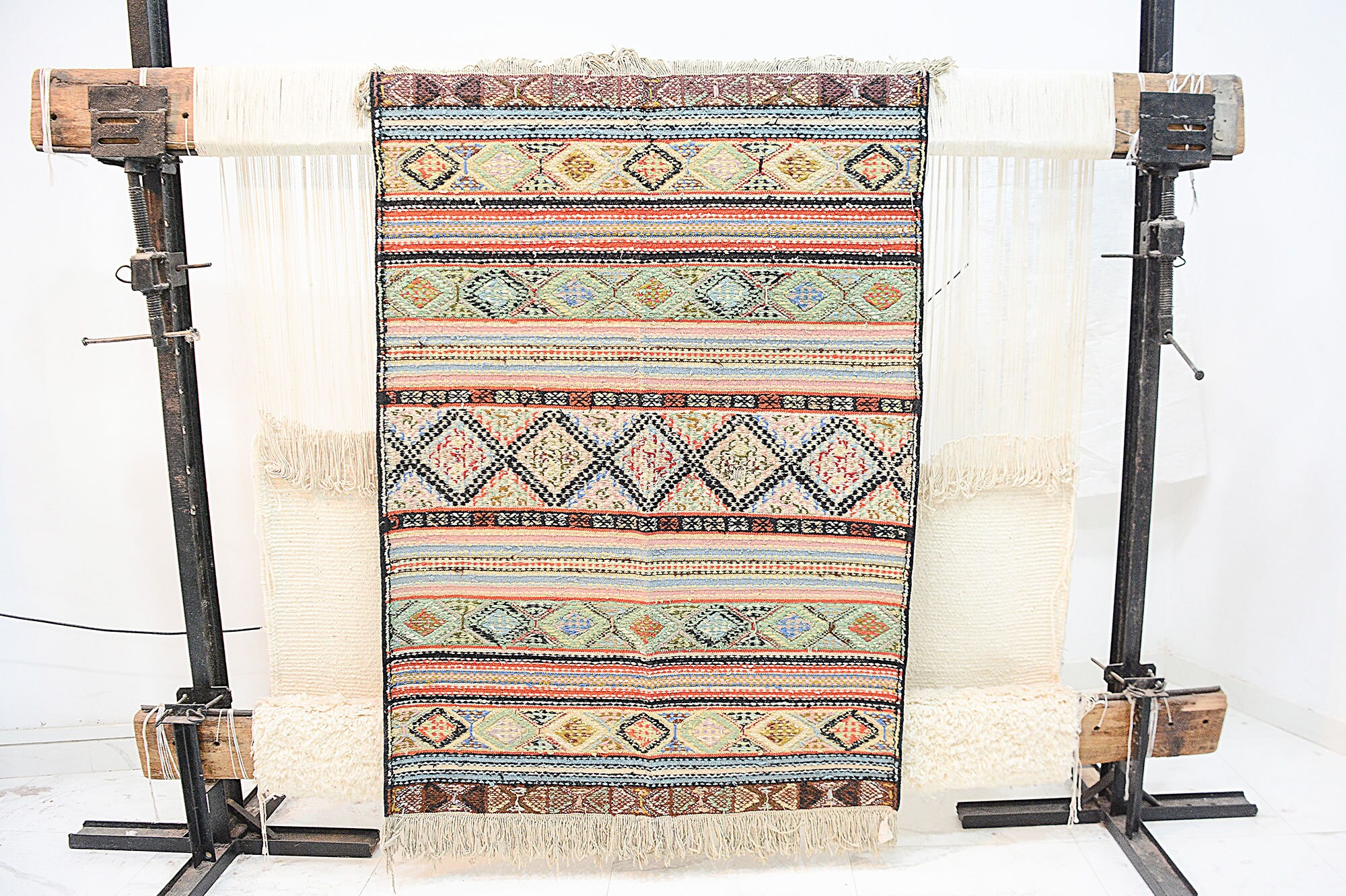 Petit Tapis Vintage - Tapis Marocain de Zone Oued Zem Fait à La Main Coloré 4x5.7 en Laine Tissé