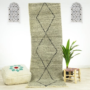 Handmade Wool Moroccan Runner Rug: Grey Zanafi Rug (3x9.4 ft)