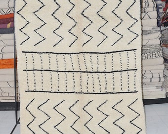 Ivory Softness Rug - Imazighen women handwoven - Contemporary Moroccan Rug - 100% wool - Monochromic Design Rug