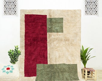 Dieser Abstrakte Teppich ist ein Handgewebter marokkanischer Shag Rug für Wohnzimmer mit modernem Design aus Bio Beni Ourain Wolle