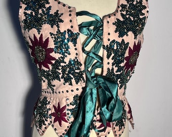 Beautiful polish vest with detailed decoration on the front and back, adjustable size.