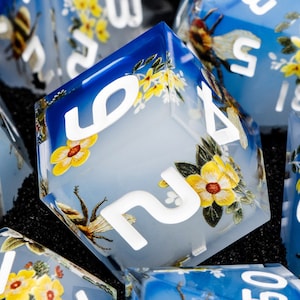 7PCS Plum Blossom Dnd Resin Dice Set D&D Handmade Polyhedral Dice For Dungeons and Dragons Pathfinder Role Playing Game Sharp Edge Blue Dice
