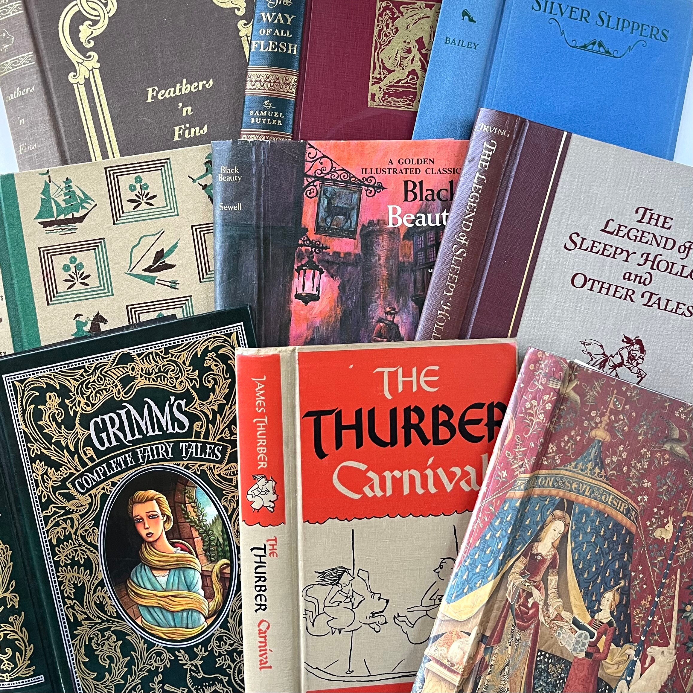 20 枚以上の紙が入ったヴィンテージ ブックカバーまたはジャンク